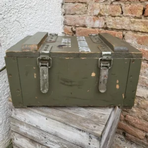 Antigua caja de munición